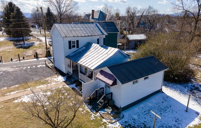 Lovely, Clean and Walkable in the Town of Luray.