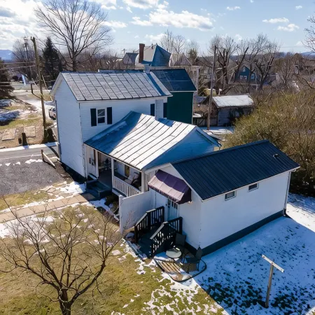 Lovely, Clean and Walkable in the Town of Luray.