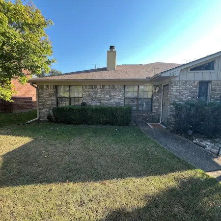Charming 2-bedroom 2 bath duplex in the heart of Tyler!