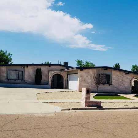 Swimming Pool: Memorable El Paso Getaway: 4 Bedroom, close to Airport, Ft Bliss.