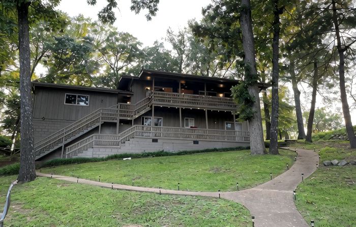 4-bedroom lakefront house with private dock