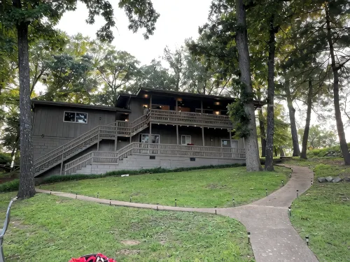 4-bedroom lakefront house with private dock