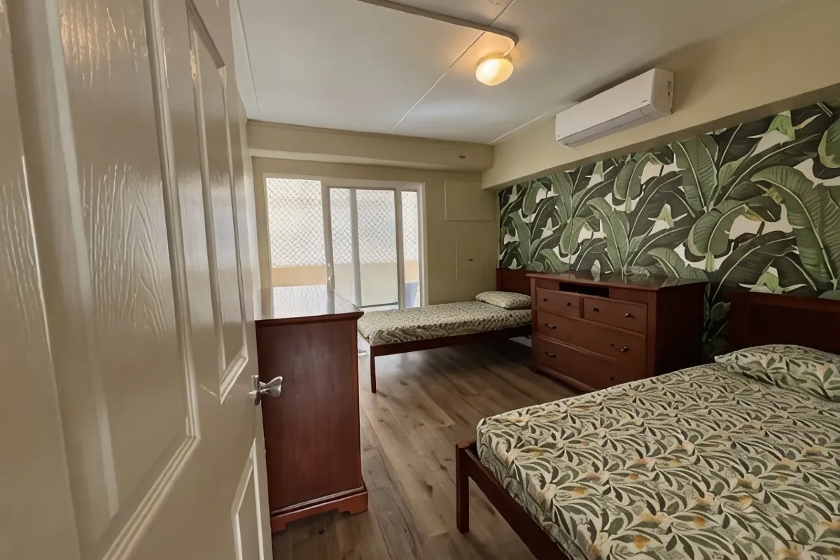 Waikiki Beachside Hostel