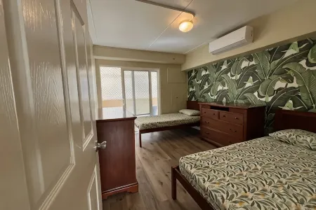 Waikiki Beachside Hostel