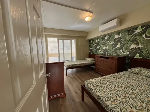 Waikiki Beachside Hostel