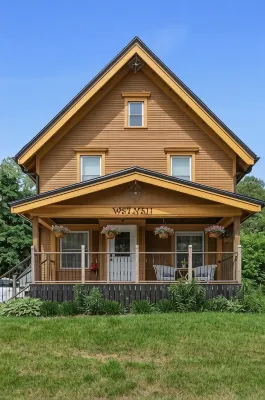 Charming duplex walkable to historic downtown Cedarburg