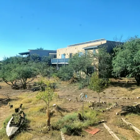 Cliff View Hacienda - Wild & Serene