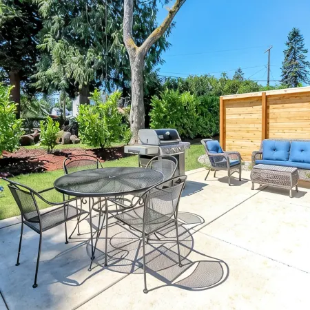 Short Walk to Downtown, AC, Coffee Bar, Patio Hotels in Enumclaw