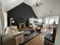 Highly Rated 3 Bed,3 Bath, 0 Cleaning Fee Dog Friendly  Additional Daily Fee. - Hytter