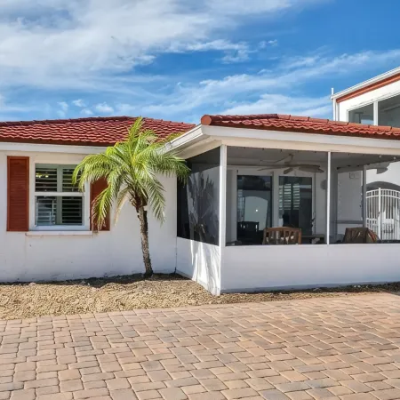Siesta Key - PRIVATE BEACH - Heated Pool - Walkable to activities