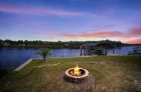 Beautiful Waterfront Home on the Alafia River - Homestays
