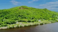 The BRD Nest Mississippi River views backdropped by majestic Minnesota bluffs - Homestays