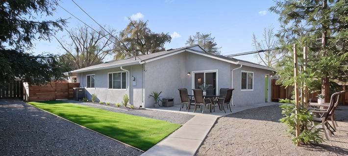 Redwoods Serenity Cottage Modesto モデストのホテル