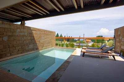 Pnoes Luxury Suites Hotel di 