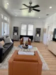 Gem on Spring-Upscale home walk to Main sleeps 11