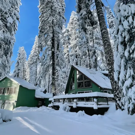 Lassen Mtn Lodge · Spacious, Private & EV Charger