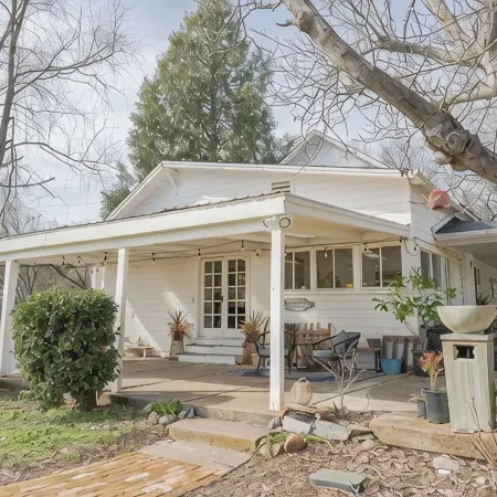 Coyote Creek Ranch + Pool House Near Murphy’s