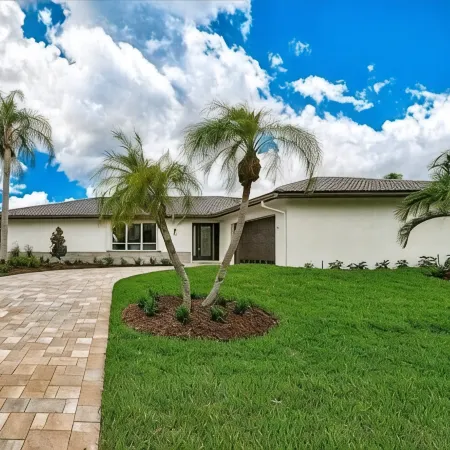 A Happy Place waiting for you. Just 7 minutes away from Fisherman’s Village!
