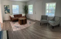 Charming 2-bedroom house with AC, WiFi minutes away from the TX/AR Stateline - 3-Star