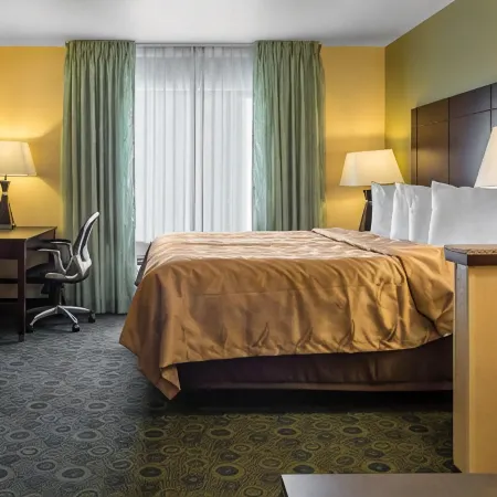 Quality Inn & Suites Bloomington I-55 and I-74