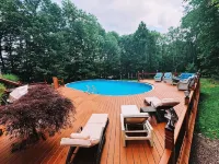 Pocono Escape with huge Pool HOT TUB,GAMEROOM,FIREPIT,near Camelback & Kalahari - ヴィラ