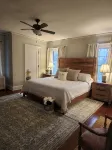 Beautiful home near Ocean Beach Park. - Homestays