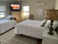 Ocean Ave 5Br: Huge Fenced Yard, Pet Friendly, 2 Houses to Beach + Shark Park! - 3 tähden