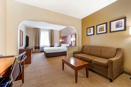 Comfort Suites - parking