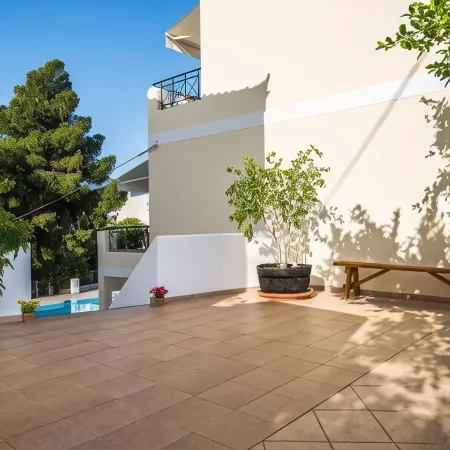 Kostis Villas