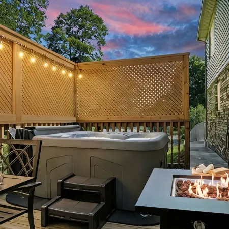 5 Min to Summersville Lake I Hot Tub I Game Room I Grill I Fire Pit