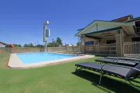 Atlas Motel - Pools