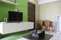 Minimalist 3Br Gateway Cicadas Ahmad Yani Apartment by Travelio - Homestays