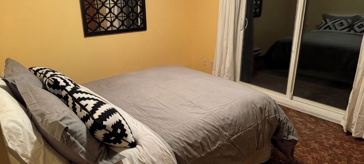 Cozy 2-bedroom apartment with WiFi, AC in amazing Penticton Hotels in Penticton