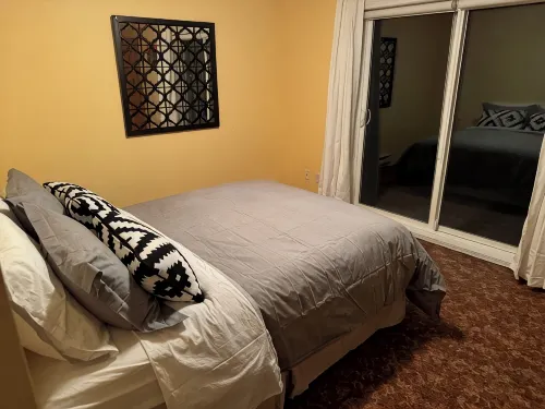 Cozy 2-bedroom apartment with WiFi, AC in amazing Penticton