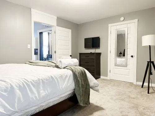 Downtown EVV 2BR- 1.5BA Apt-  Chandler A