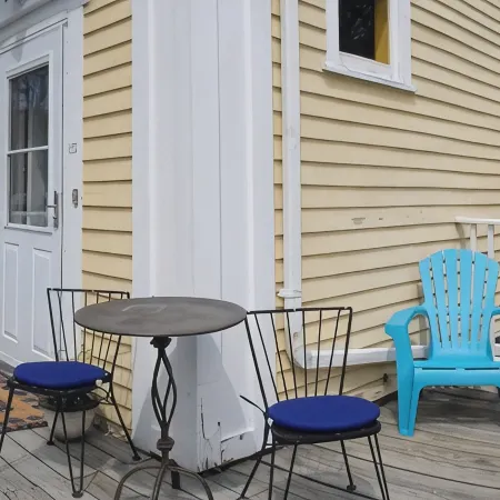 2 Bedroom Private Apt. in 1825 Whaler's Home on Duck Creek Отели в г. Уэлфлит
