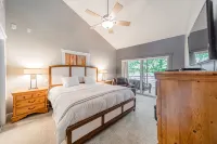Family Vacations, Reunions, Anniversaries, Holidays, Graduations, Lakefront - Jacuzzi