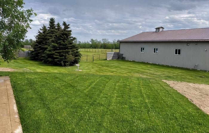 Cozy Country Bungalow about 5 minutes from Sylvan Lake!