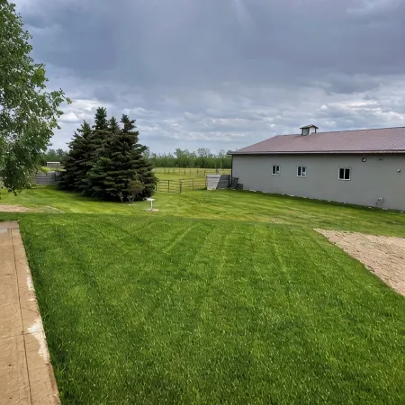 Cozy Country Bungalow about 5 minutes from Sylvan Lake!