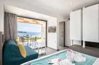 Kavos Hotel & Suites