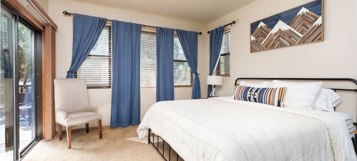 Cardinal Landing Cabin in Torreon w/AC, Furnished Deck, Grill & Firepit Hotels in Show Low