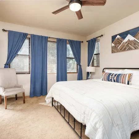 Cardinal Landing Cabin in Torreon w/AC, Furnished Deck, Grill & Firepit