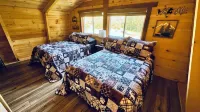 Cozy Cabin Escape w/Hot Tub, King Bed & Fire Pit - Homestays