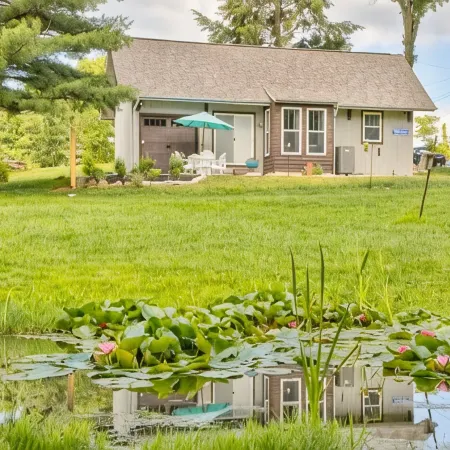 Centrally Located in the Heart of Hocking Hills, Minutes from Hiking & Shopping