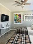 New! Walk to UM Football Stdm; 1 mi to sq; 2 Br That Sleeps 6! Luxe! Back Patio; - 4-Star