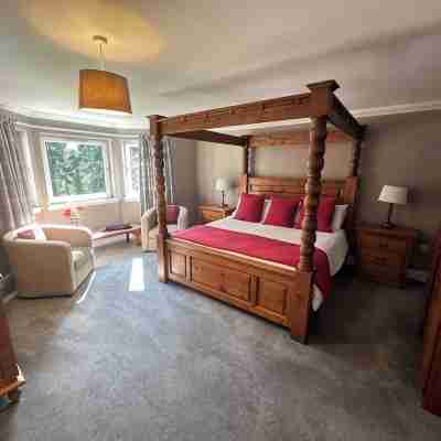 Luxury Scottish Highland Country House with large private gardens by Inverness Rooms
