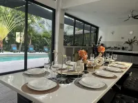 Célèbre Villa Venus avec services proche plage et 5Th Av. PAX 24 - Bungalows