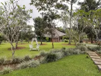 Rumah Jawa Antik Hotel di Cijeruk