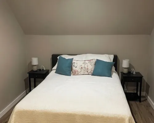 *Newly renovated* guesthouse with beautiful views Hotels in Newfield