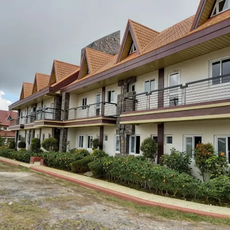 Elliannah Pines Hotel